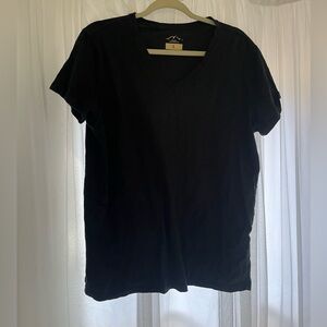 Women’s Blue Mountain Size Large Solid Black T Shirt V Neck Short Sleeve Top.